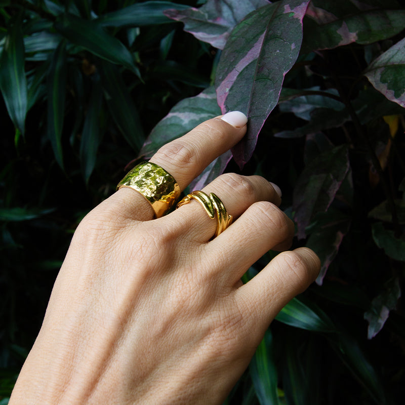 Velatti Thick Hammered Band