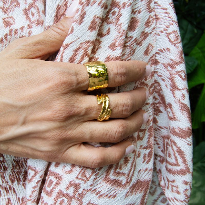 Velatti Thick Hammered Band