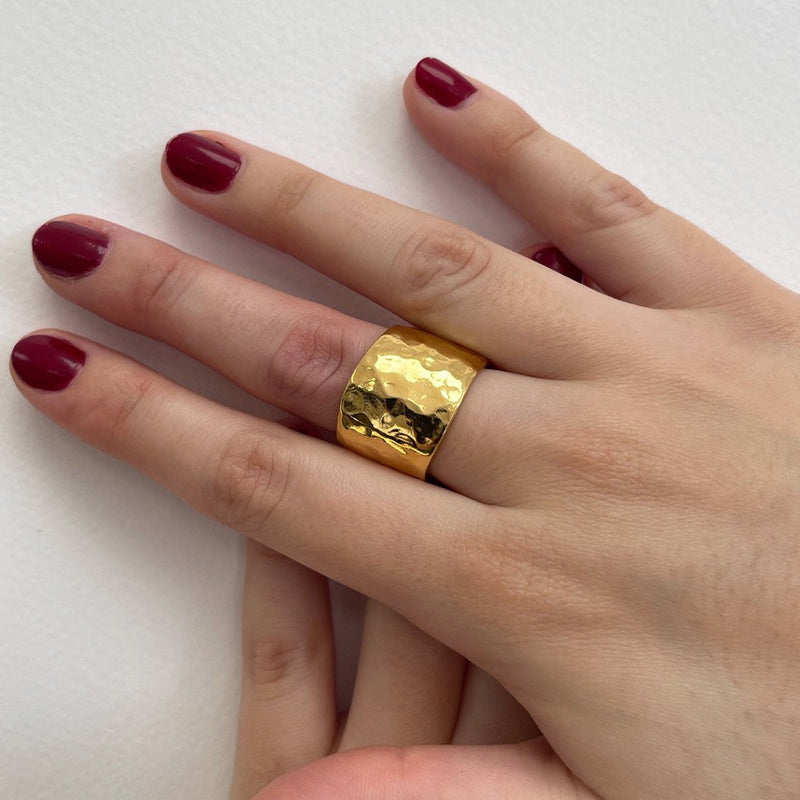 Velatti Thick Hammered Band