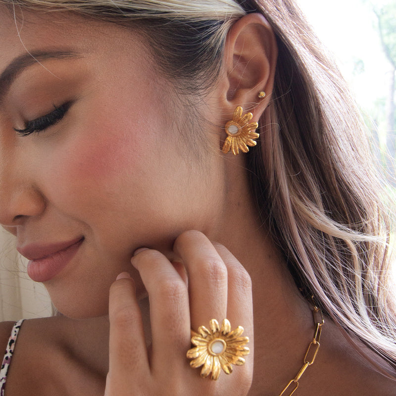 Velatti Bloom Flower Ring