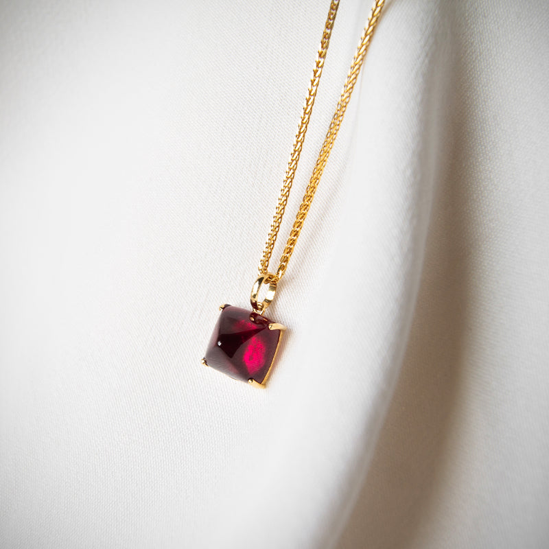 Garnet Sugarloaf 18K Gold Pendant w Chain