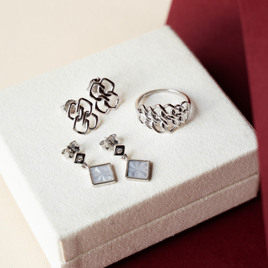 Interlace Studs