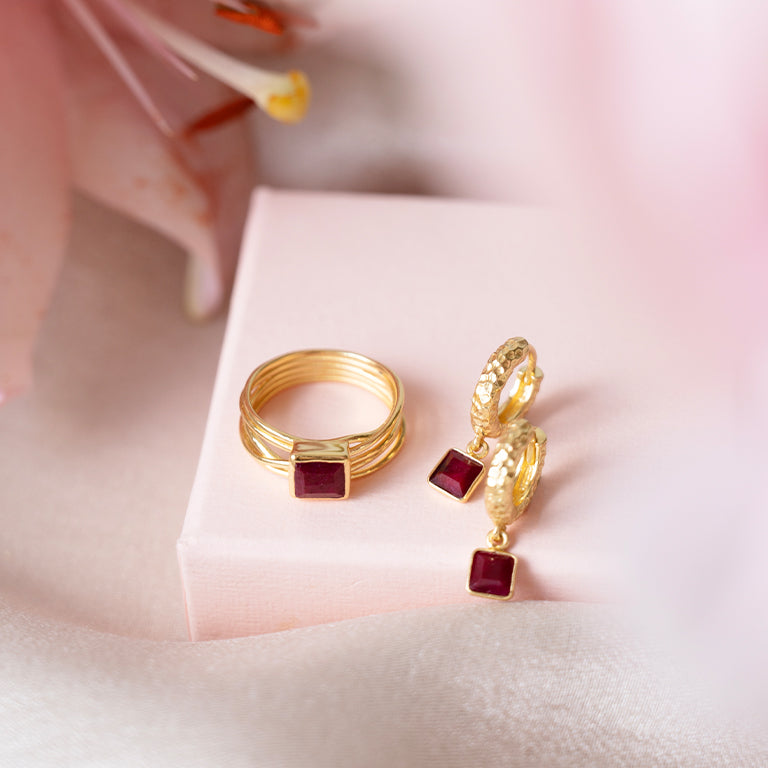 Wired Ring with Square Gem