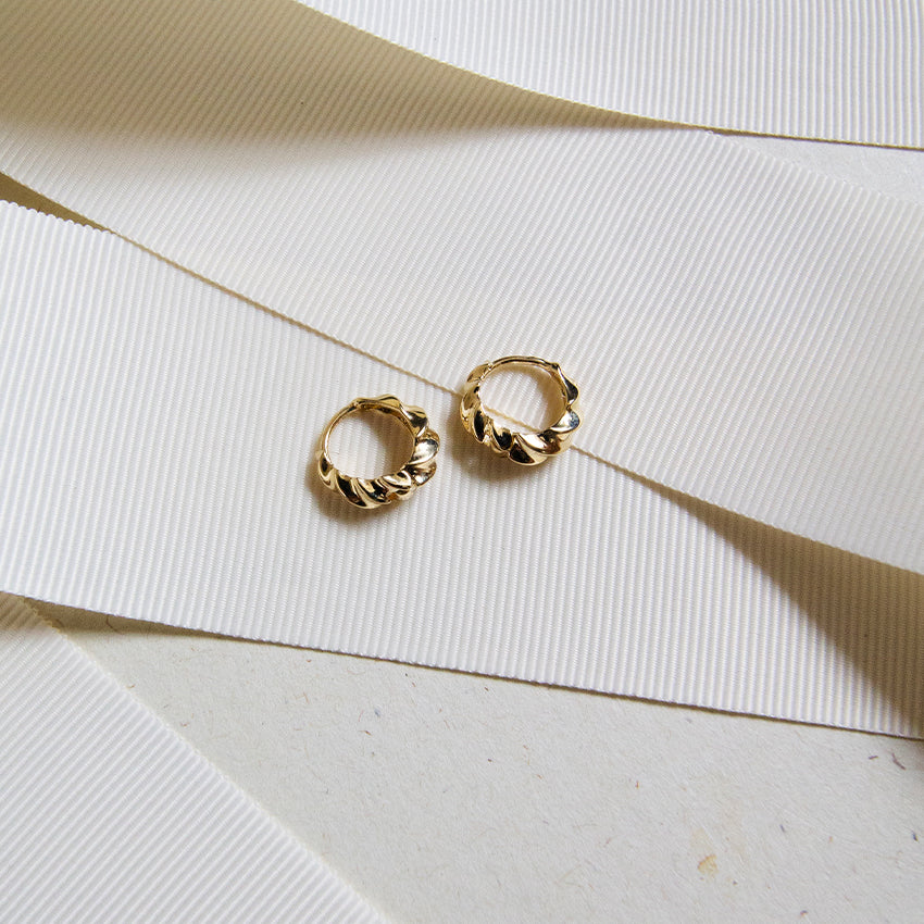 Stella Twisted 10k Gold Hoops