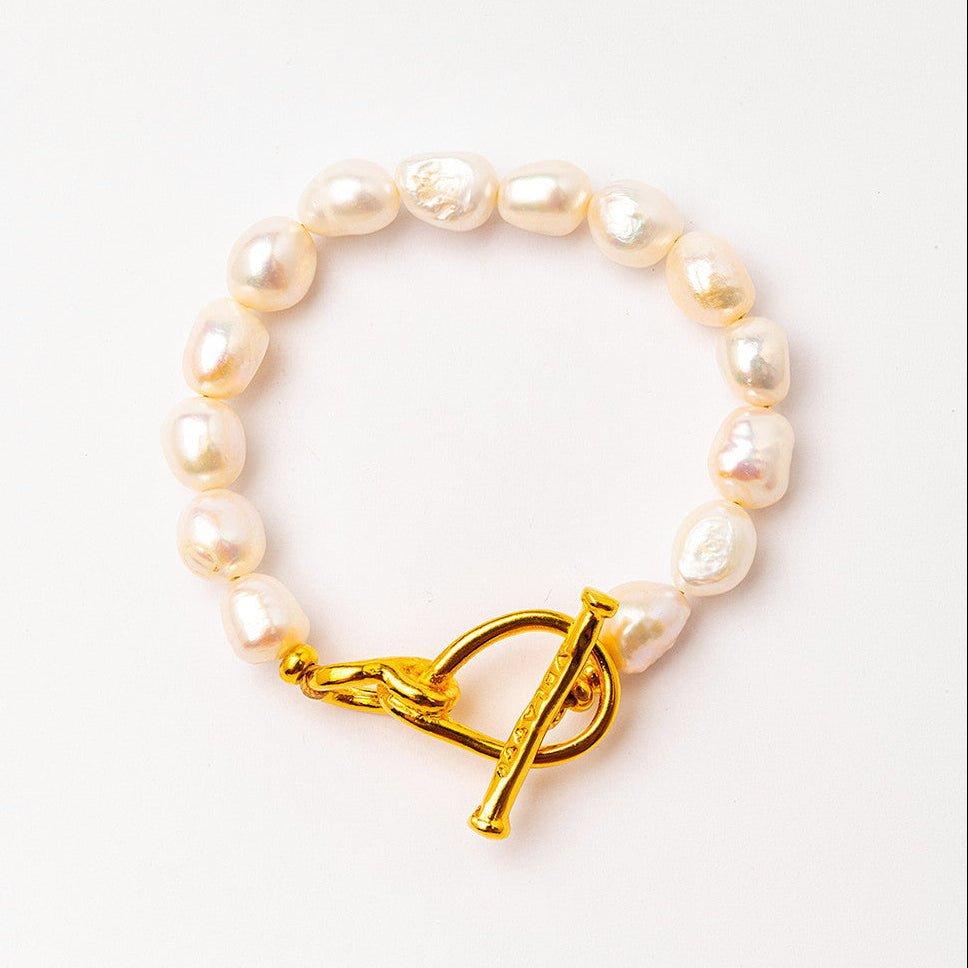 Velatti Freshwater Bracelet with Figure 8 Clasp