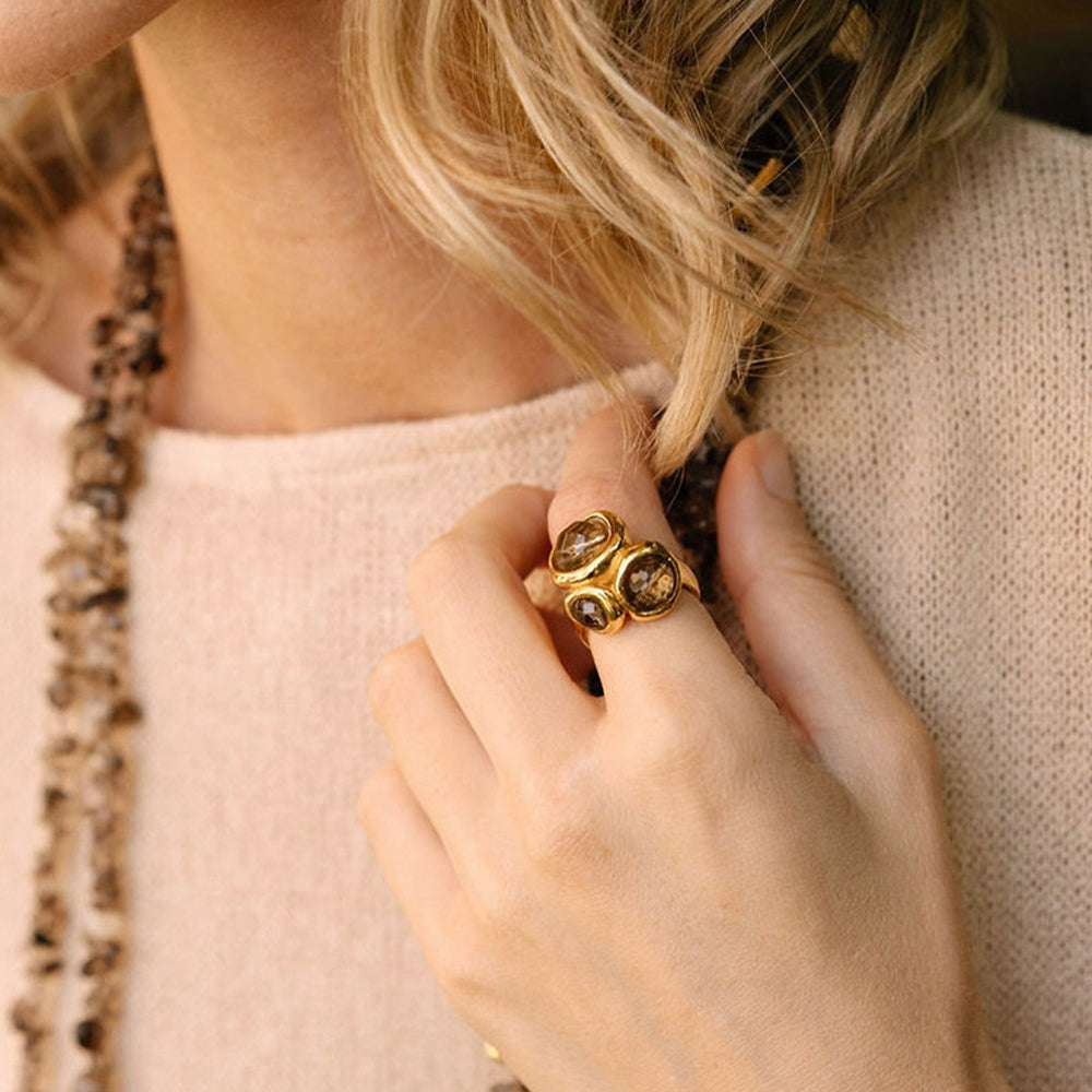 Velatti Curved Triple Gem Ring