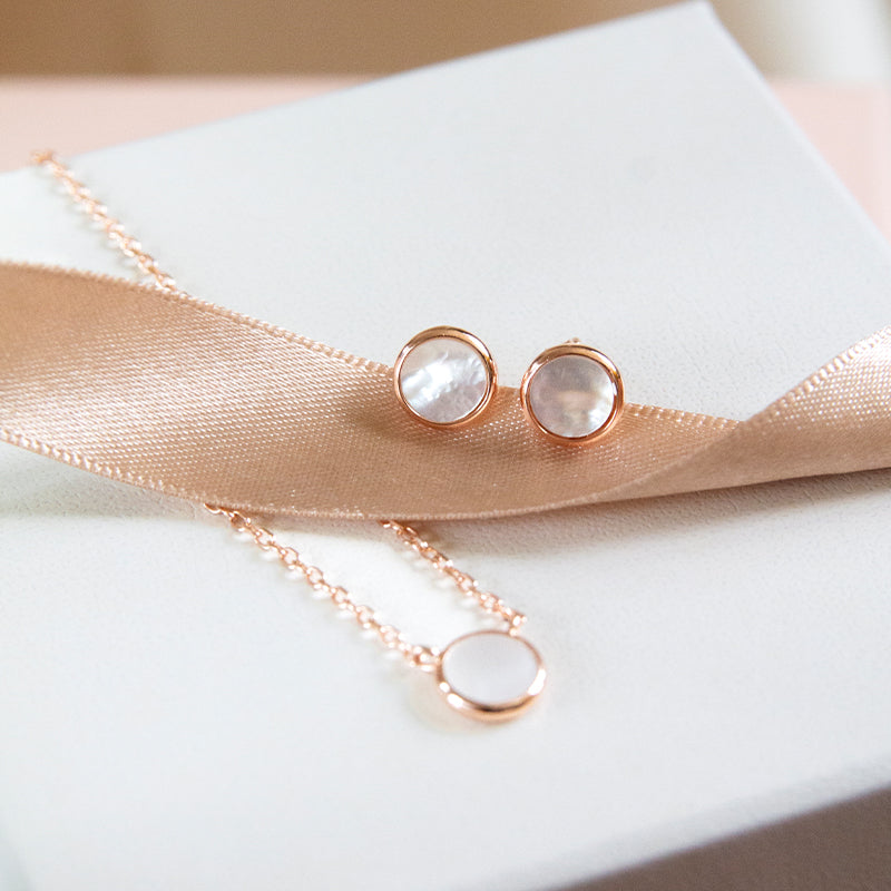Mother of Pearl Circle Necklace