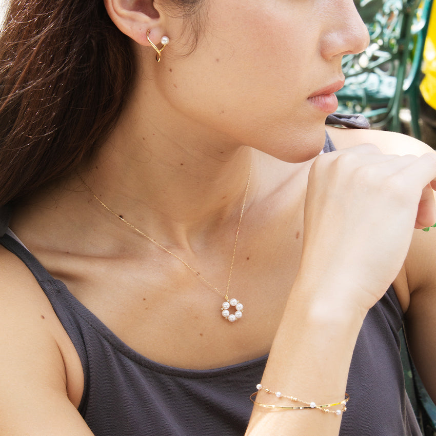 Curved 18k Gold Hoops with Single Akoya Pearl