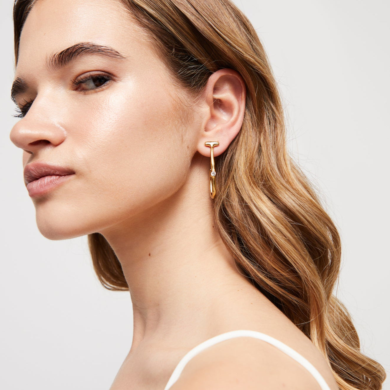 UNOde50 T Hoop Earrings with White Topaz