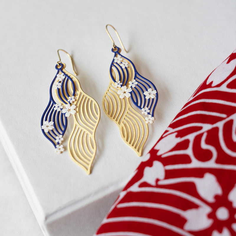 Floral Wave Overlapping Hook Earrings