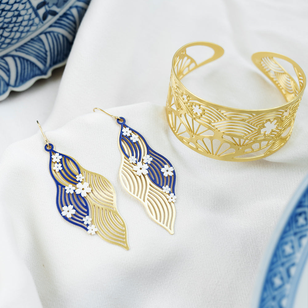Floral Wave Overlapping Hook Earrings