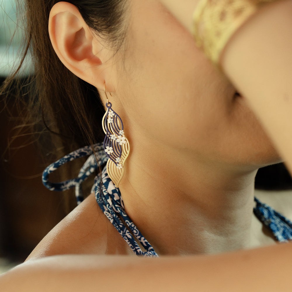 Floral Wave Overlapping Hook Earrings