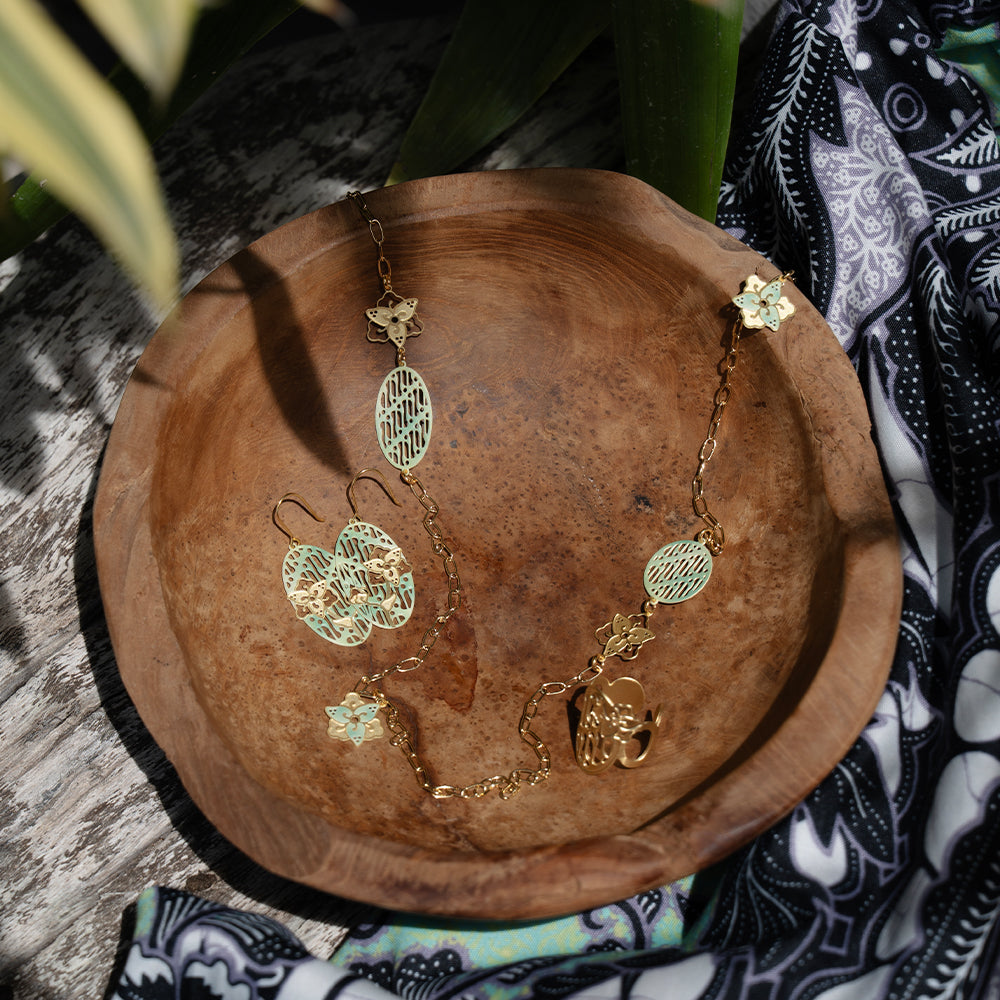 Parang Floral Necklace