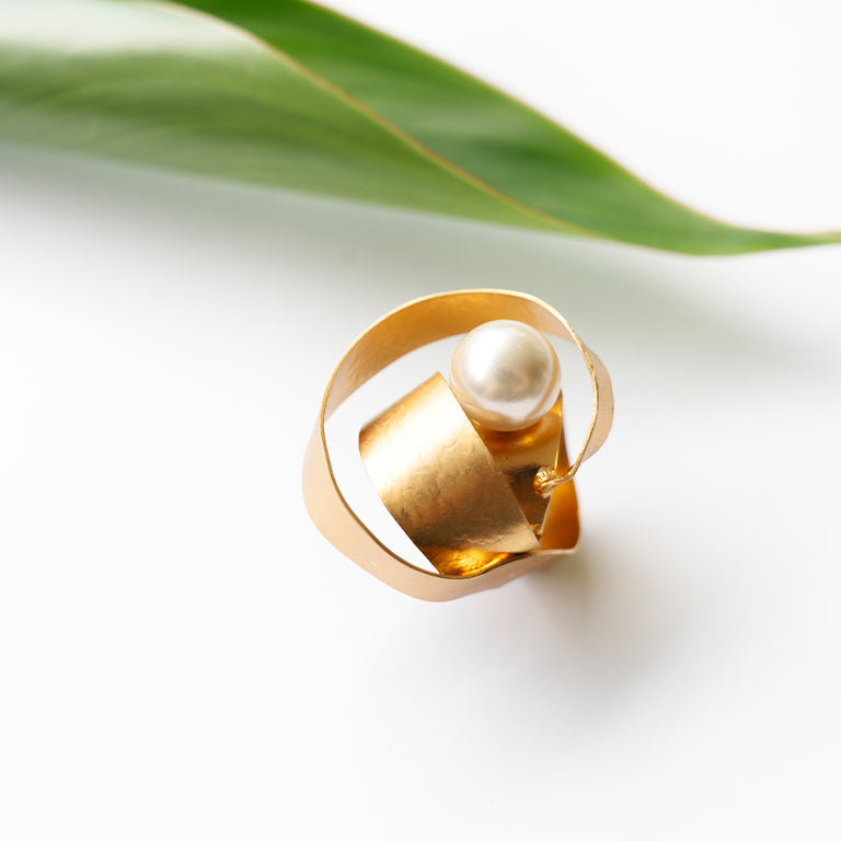 Metropol Pearl Ring