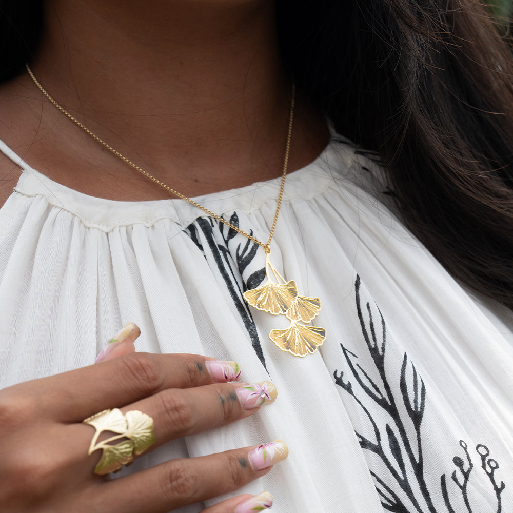 RAS Ginkgo Biloba Engraved Short Pendant Necklace