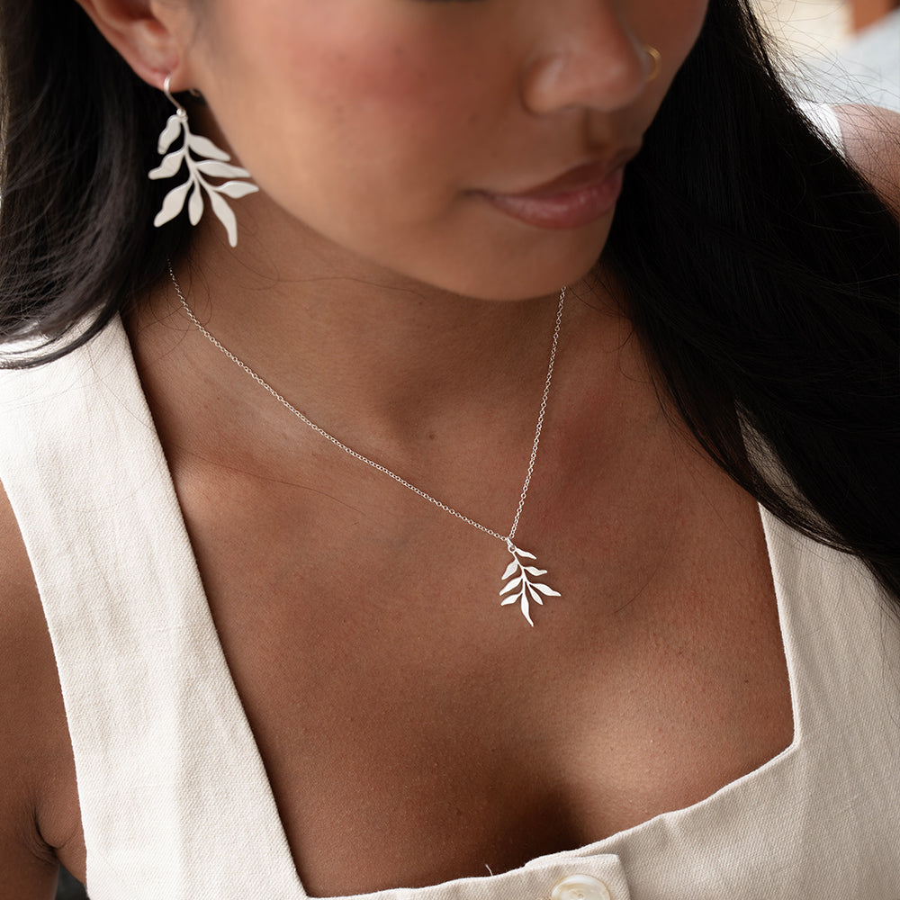 RAS Savia Daphne Short Pendant Necklace