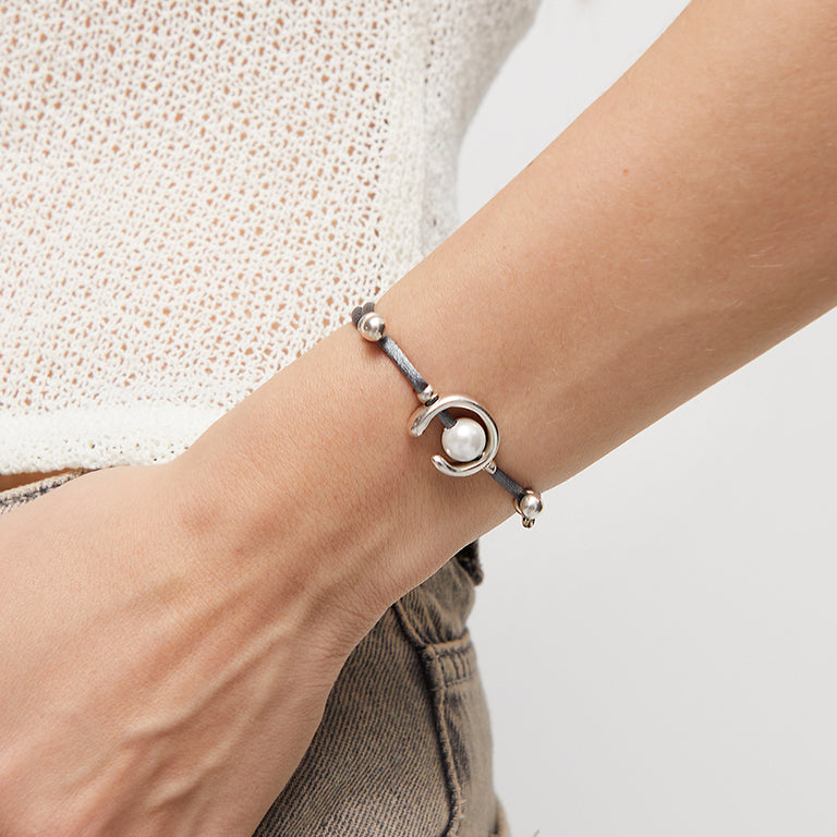 UNOde50 Thread Bracelet with Shell Pearl