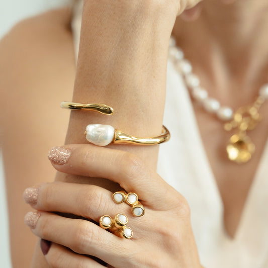 Velatti Single Baroque Pearl Spring Bracelet