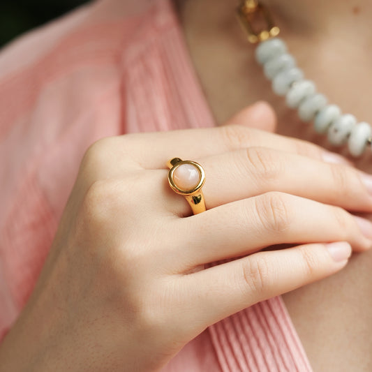 Velatti Single Small Peach Moonstone Ring