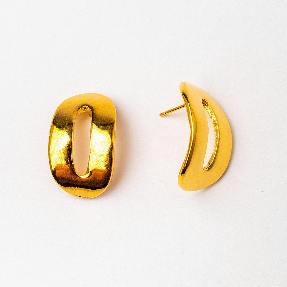 Velatti Curved Studs