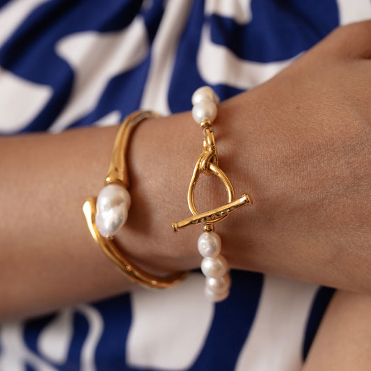 Velatti Freshwater Bracelet with Figure 8 Clasp