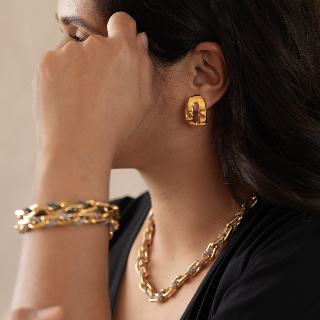 Velatti Curved Studs