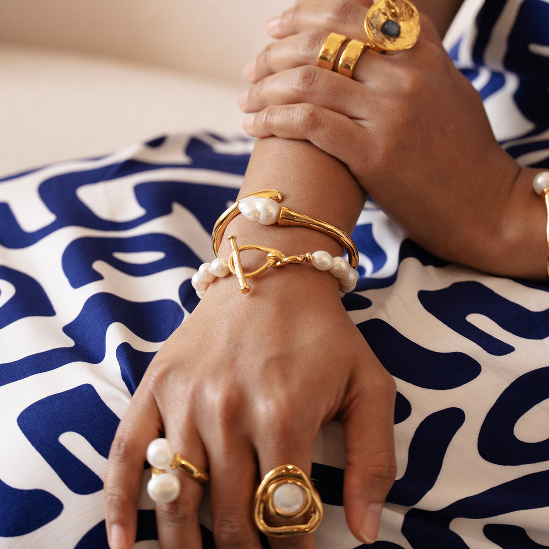 Velatti Freshwater Bracelet with Figure 8 Clasp