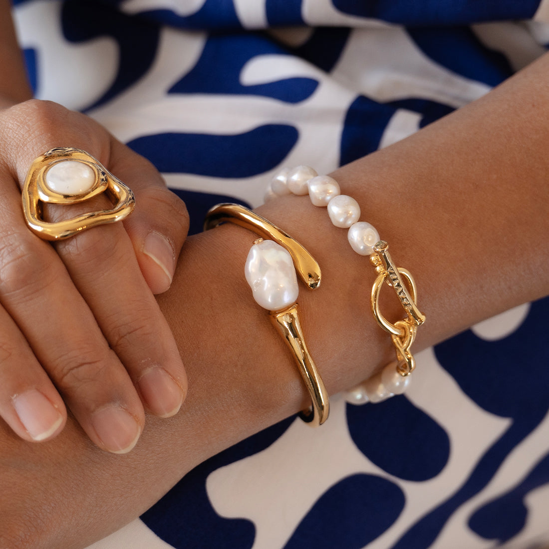 Velatti Single Baroque Pearl Spring Bracelet