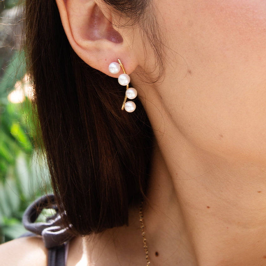 Wave 18k Gold Studs with 4 Akoya Pearls