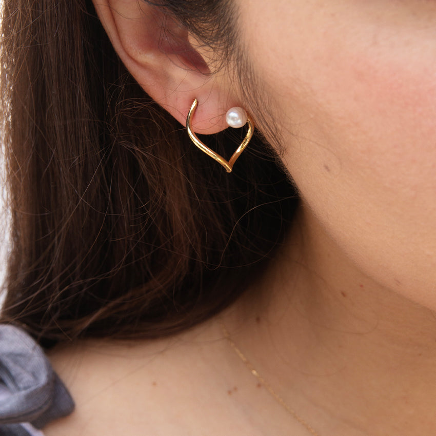 Curved 18k Gold Hoops with Single Akoya Pearl