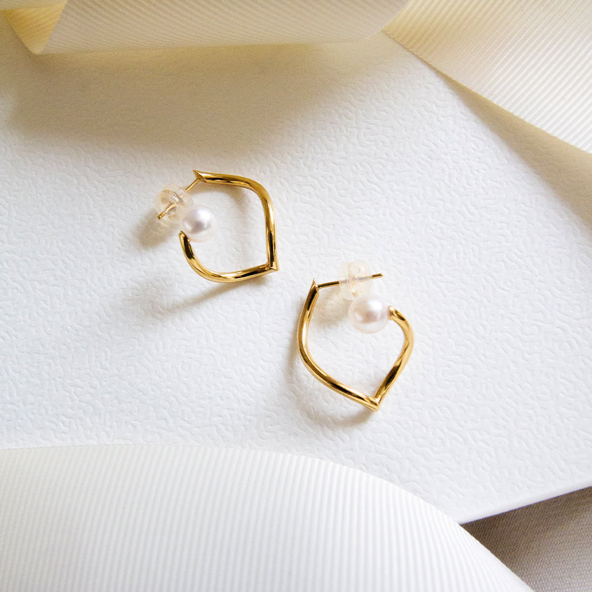 Curved 18k Gold Hoops with Single Akoya Pearl – Embrace Jewellery