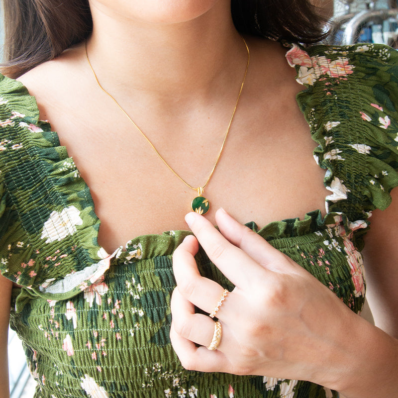 (PRE-ORDER) Bamboo Leaf Round Jade 18k Gold Pendant