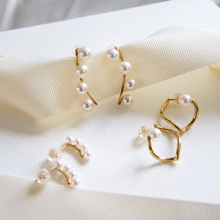 Wave 18k Gold Studs with 4 Akoya Pearls