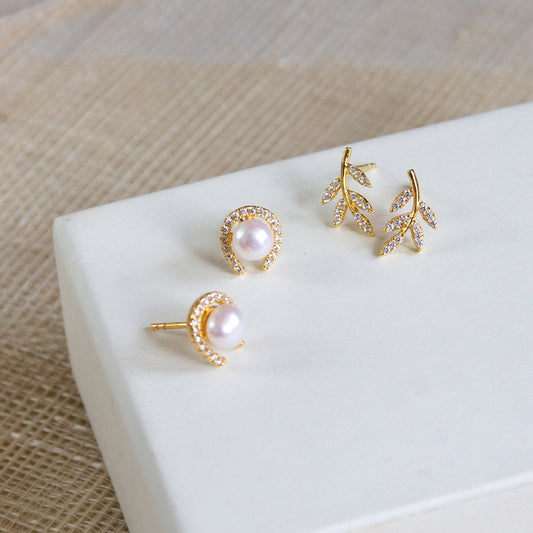 Eques Pearl Studs